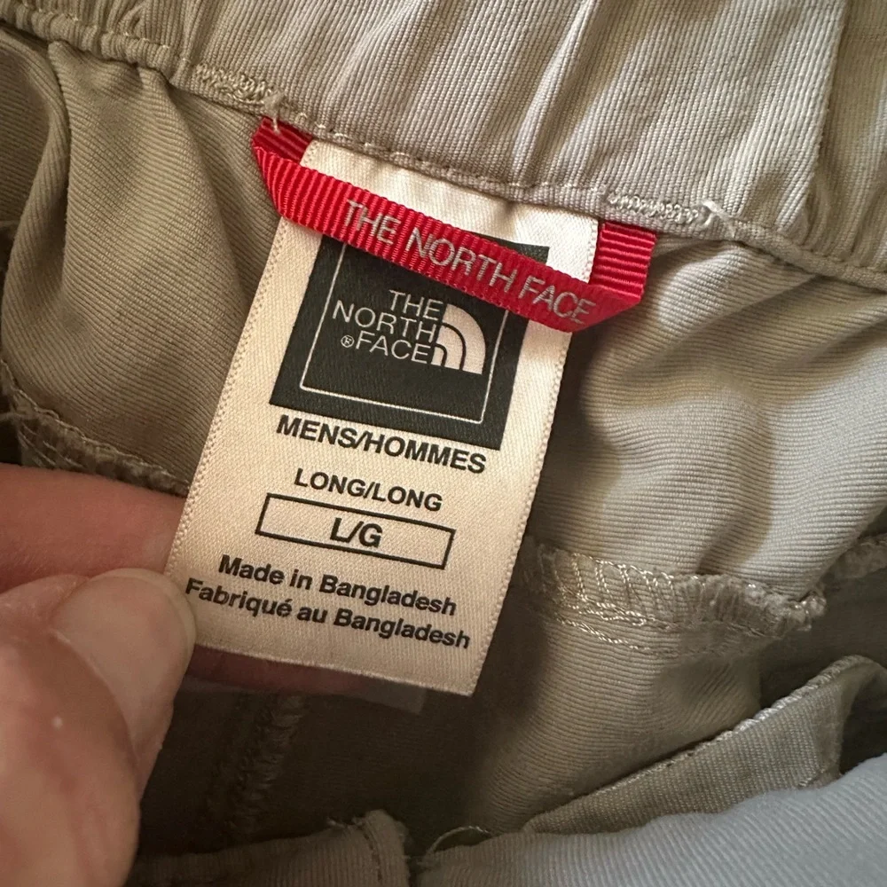 The North Face khaki zip off nylon convertible hiking pants size Large Long‎